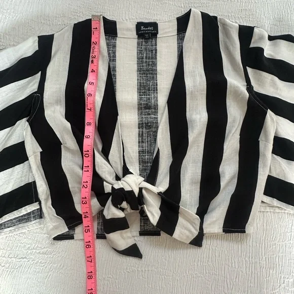 Bold Black and White Striped Tie Front Crop top with Kimono Style Sleeves Bardot - Picture 4 of 7